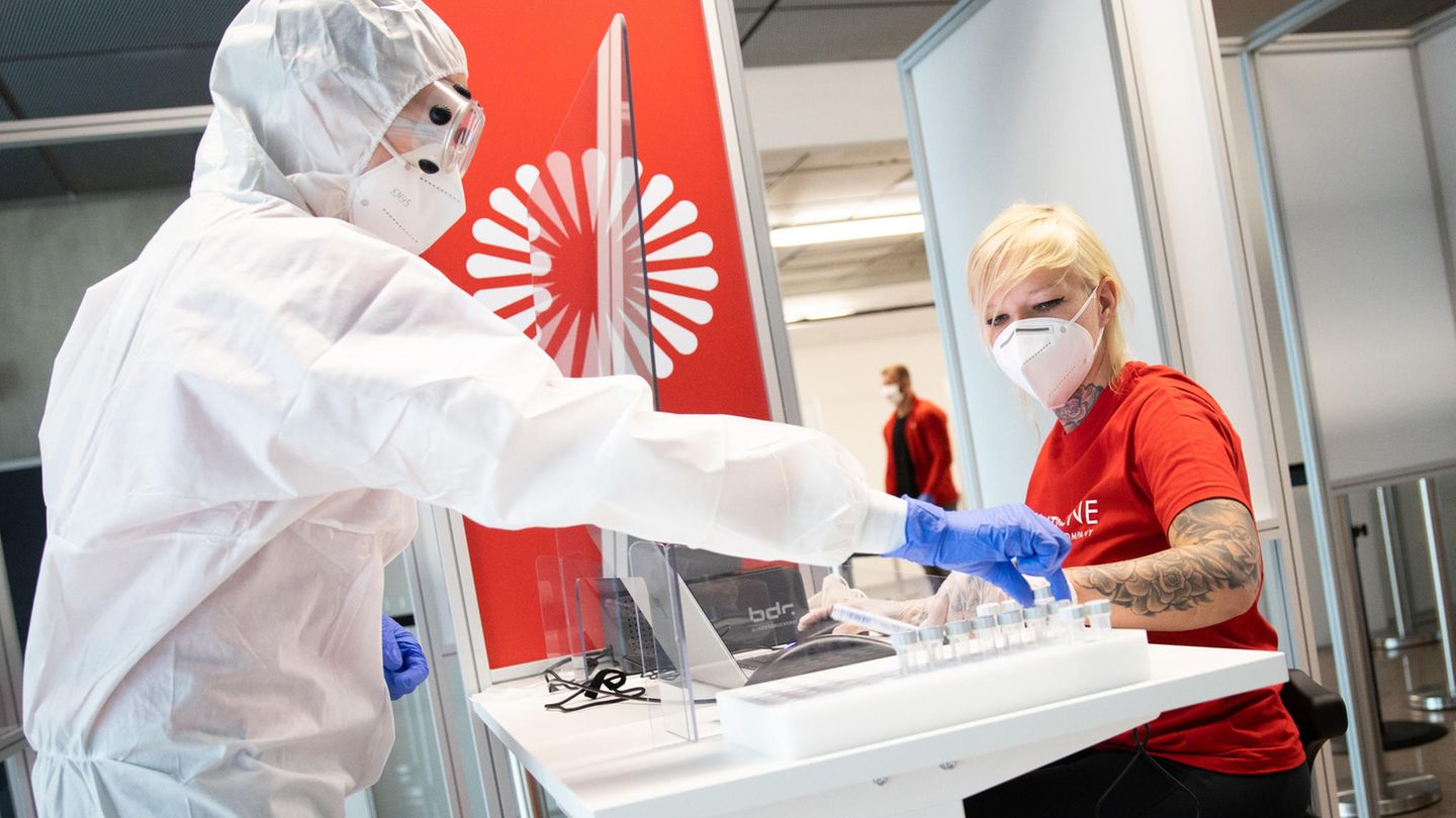 Rückkehr aus Risikogebieten: Das kommerzielle Covid-19-Testzentrum am Flughafen Hamburg wird von dem Unternehmen Centogene betrieben Das kommerzielle Covid-19-Testzentrum am Flughafen Hamburg wird von dem Unternehmen Centogene betrieben