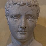 Büste des jungen Caligula