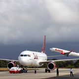 Platz 8 mit 566.375 Sitzplätzen: Jakarta – Denpassar  Die Verbindung zwischen den Inseln Java und Bali ist die meistfrequentierte Strecke innerhalb des indonesischen Inselreiches. Zu den Wettbewerben auf der zweistündigen Route gehören neben Garuda Indonesia auch die Billigflieger Air Asia, Batik Air und Lion Air.