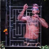 Heiter hat mit der Prüfung kein Problem. Geduldig und geschickt versucht er, das Spiel zu lösen. Auch von Schlangen lässt er sich dabei nicht aus der Ruhe bringen.