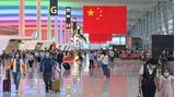 Platz 6 mit 643.431 Sitzplätzen: Guangzhou – Shanghai-Hongqiao  Knapp noch übertroffen wird die Verbindung von Shanghai nach Guangzhou (Foto) am Perlfluss, der 140 Kilometer entfernten Nachbarstadt von Shenzhen. Die Fluggesellschaften China Southern und Shanghai Airlines sind auf dieser Route neben vielen anderen die beiden dominierenden Carrier.