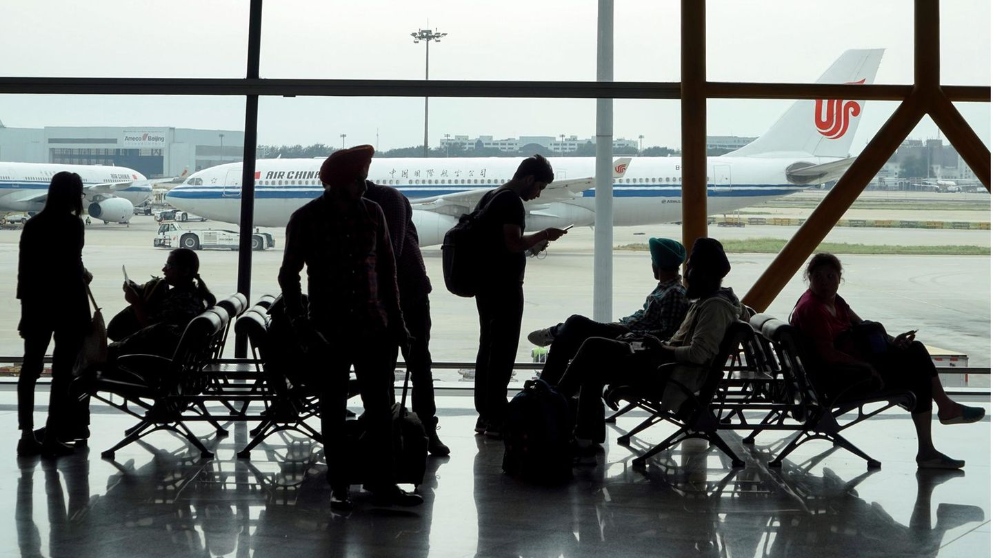 Platz 4 mit 695.156 Sitzplätzen: Peking – Shanghai-Hongqiao  Zweieinhalb Stunden nimmt der Ortswechsel mit dem Flugzeug zwischen den beiden wichtigsten Metropolen Chinas in Anspruch. Ab dem Flughafen Beijing Shoudu Guoji Jichang mit dem Drei-Letter-Code PEK (Foto) – nicht zur verwechseln mit dem neuen Airport Daxing – ist dieses auch die meistfrequentierte innerchinesische Route.