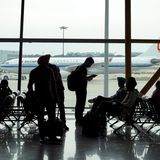 Platz 4 mit 695.156 Sitzplätzen: Peking – Shanghai-Hongqiao  Zweieinhalb Stunden nimmt der Ortswechsel mit dem Flugzeug zwischen den beiden wichtigsten Metropolen Chinas in Anspruch. Ab dem Flughafen Beijing Shoudu Guoji Jichang mit dem Drei-Letter-Code PEK (Foto) – nicht zur verwechseln mit dem neuen Airport Daxing – ist dieses auch die meistfrequentierte innerchinesische Route.