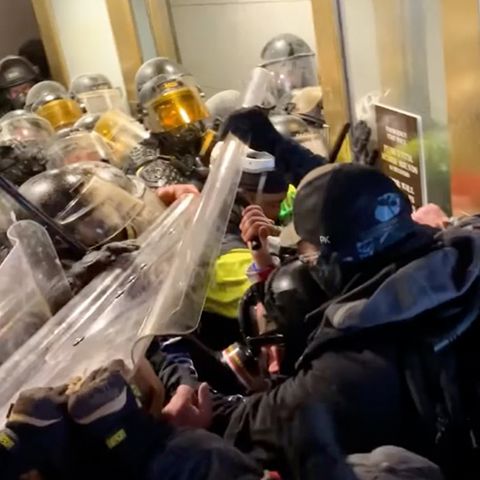 Nach Parler-Leak: Neue Videos vom Sturm auf das US-Kapitol aufgetaucht.