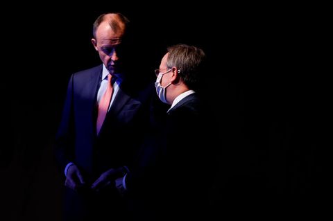 Friedrich Merz (l.), unterlegen im Rennen um den CDU-Parteivorsitz, und Wahlsieger Armin Laschet