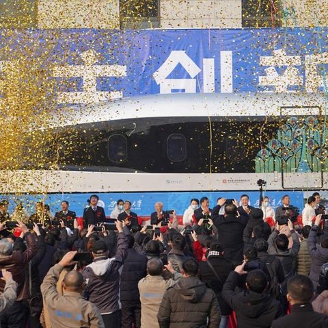 Großer Bahnhof beim Roll-Out in China 