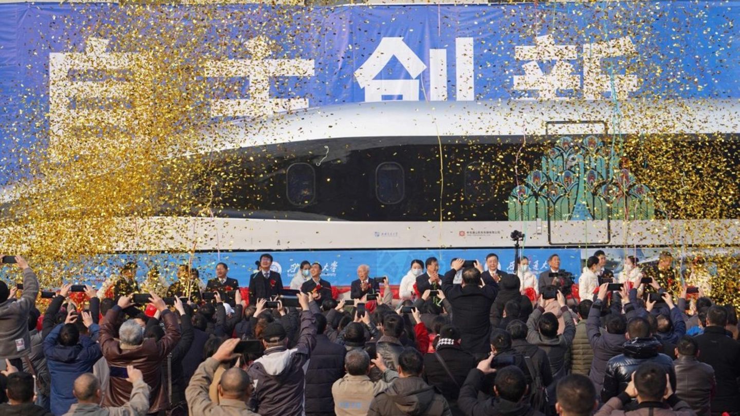 Großer Bahnhof beim Roll-Out in China 