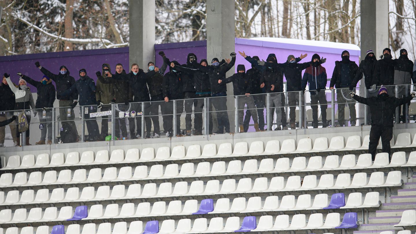 Zuschauer im Stadion von Aue