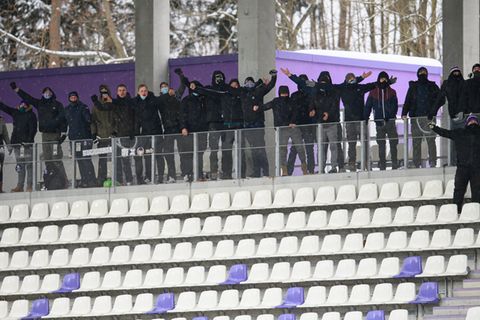Zuschauer im Stadion von Aue