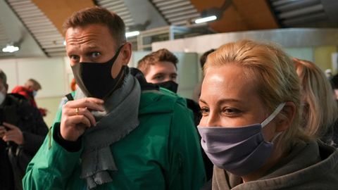 Kremlkritiker Alexej Nawalny  mit seiner Frau Julia