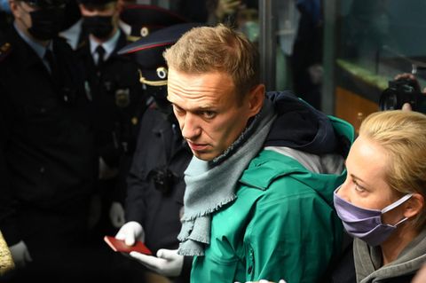 Alexej Nawalny bei seiner Festnahme am Moskauer Flughafen Scheremetjewo 
