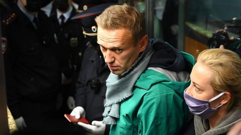 Alexej Nawalny bei seiner Festnahme am Moskauer Flughafen Scheremetjewo 