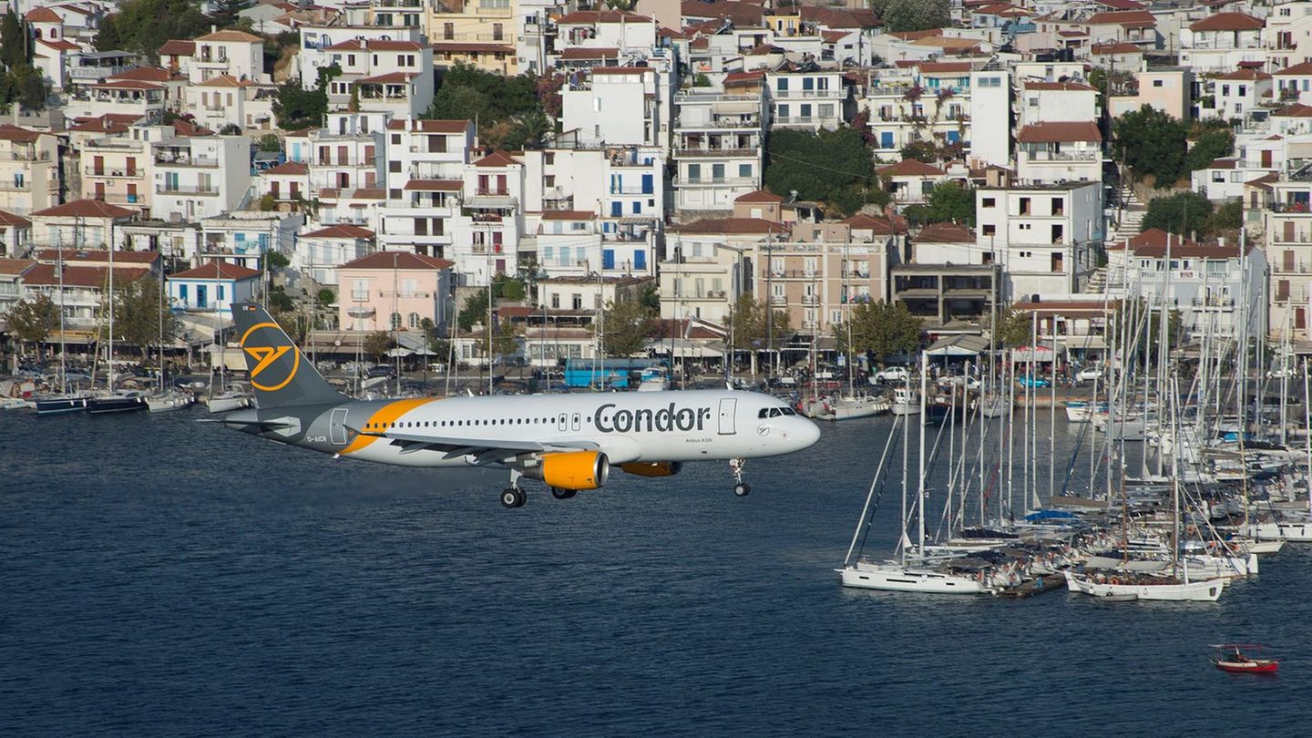 Die Ferienfluggesellschaft Condor - im Bild mit einer A320 - war im vergangenen Sommer die einzige deutsche Airline, die Kurs auf Skiathos genommen hat. Geflogen wurde ab Düsseldorf, Frankfurt, München und Stuttgart.