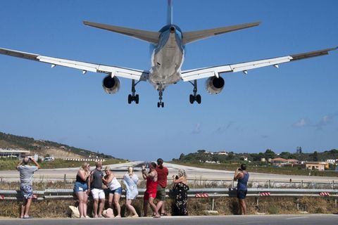 Die britische Tui Airways sorgte in der Hochsaison mit der eingesetzten Boeing 757 für Aufsehen, gilt dieses Modell doch als der größte Flugzeugtyp, der sich im vergangenen Sommer auf Skiathos blicken ließ.