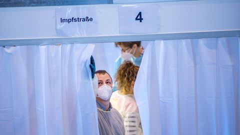 Covid-19: Zu langsam, zu wenig, zu chaotisch – warum das Impfen in Deutschland so schleppend vorangeht