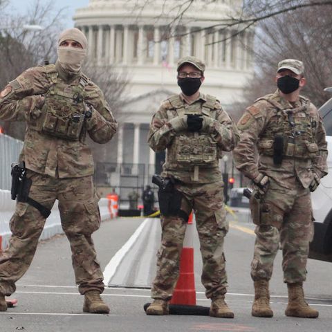 US-Soldaten sperren eine Straße zum US-Kapitol