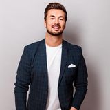 Er wird der erste Mann sein, der bei "Let's Dance" mit einem anderen Mann tanzt: Nicolas Puschmann nahm 2019 am schwulen Dating-Format "Prince Charming" teil. "Ich denke, für viele Zuschauer wird es eine neue Erfahrung sein, zwei Männer tanzen zu sehen. Auch ich habe selbst bislang noch keine klassische Tanzerfahrung mit einem Mann, aber freue mich sehr darauf. Und ehrlich, was ist dabei schon anders? Mensch tanzt mit Mensch. Liebe und die Leidenschaft fürs Tanzen kennt kein Geschlecht. Das wird der Hammer!"