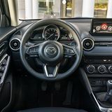 Das Cockpit kennt man in seinen Grundzügen von anderen Mazda-Modellen