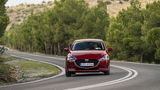 Mit dem Mazda 2 kann man flott um die Kurve fahren