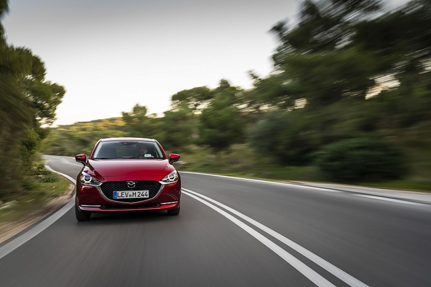 Nach 9,8 Sekunden sind 100 km/h erreicht. In der Praxis fühlt sich der Mazda 2 nicht so spritzig an