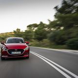 Nach 9,8 Sekunden sind 100 km/h erreicht. In der Praxis fühlt sich der Mazda 2 nicht so spritzig an