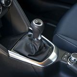 Die Sechsgang-Handschaltung ist knackig