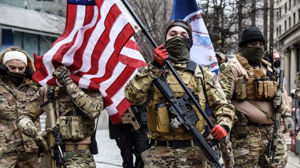 Auch in Richmond, Virginia, vermischten sich am Sonntag Waffennarren mit Trump-Supportern und rechten Militia-Mitgliedern vor dem Kapitol.