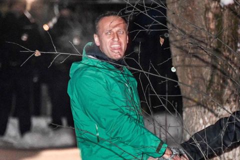 Alexej Nawalny wird aus einer Polizeistation in Chimki außerhalb von Moskau geführt