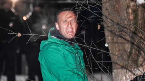 Alexej Nawalny wird aus einer Polizeistation in Chimki außerhalb von Moskau geführt