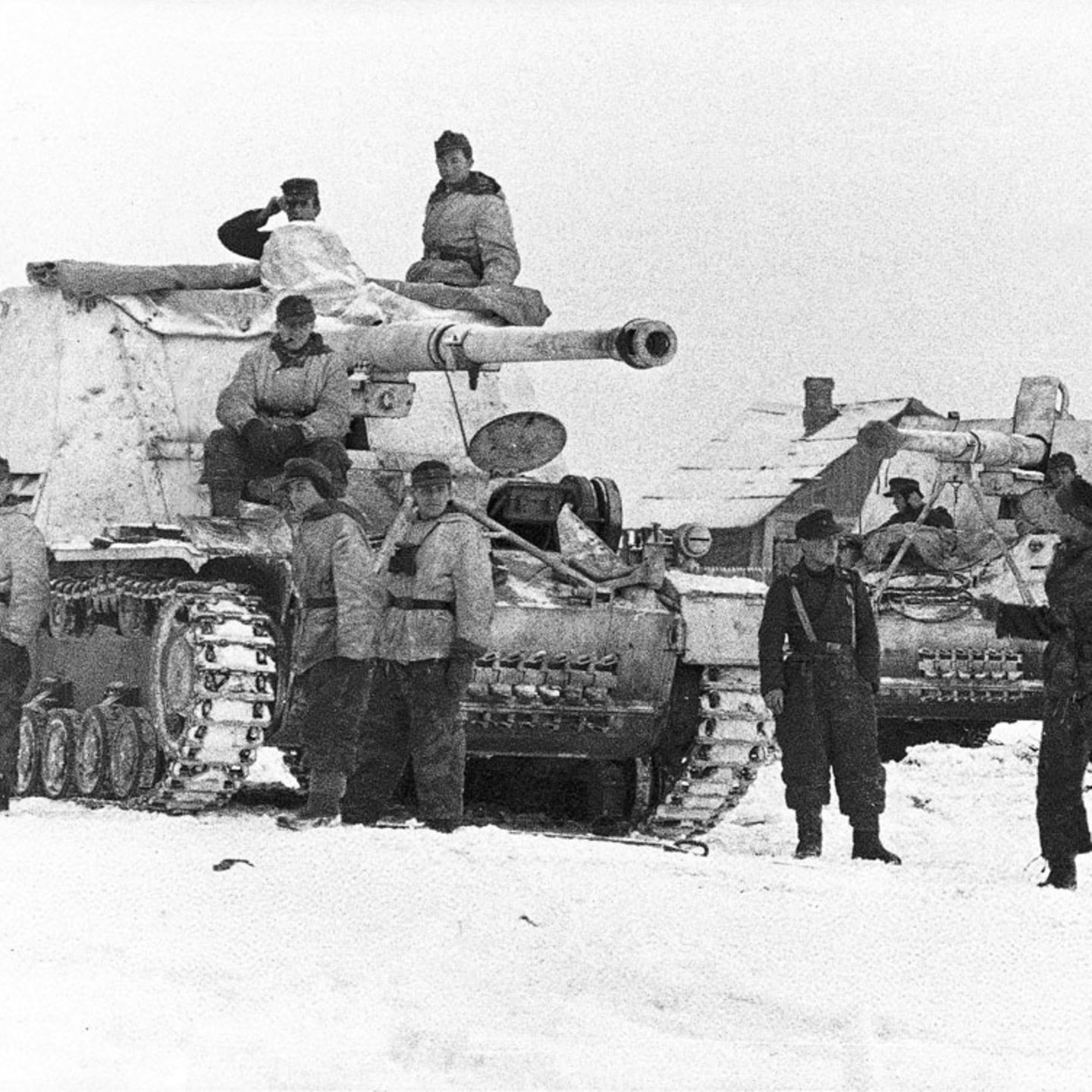 Panzerjäger Nashorn - wegen des hohen Gewichts der Waffe musste massiv an der Panzerung gespart werden