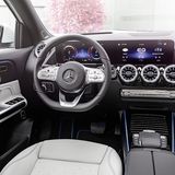 Das Cockpit bietet typische, gute Mercedes-Kost