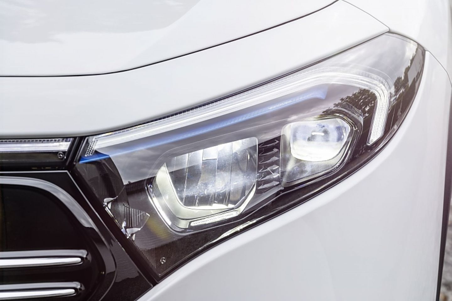 Beim Mercedes EQA wird lediglich Basis-LED-Licht angeboten