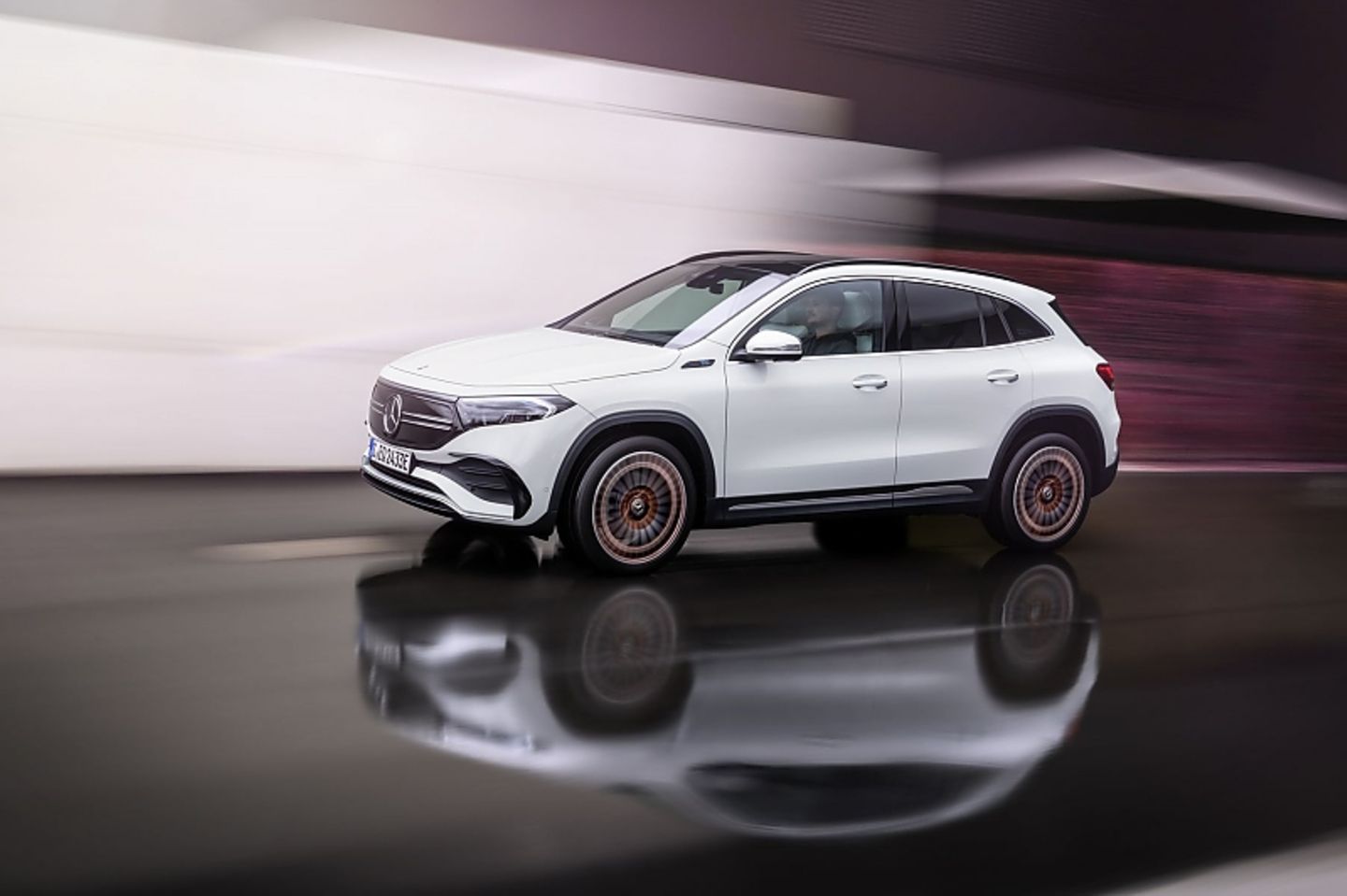 Beim Mercedes EQA fasst das Gepäckteil zwischen 340 bis 1.320 Liter bei umgelegten Rücksitzlehnen