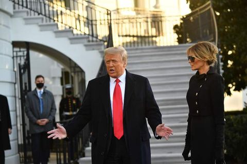 Die Trumps verlassen das Weiße Haus.
