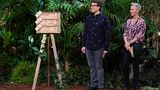 Die Moderatoren Daniel Hartwich und Sonja Zietlow nennen dem jeweiligen Kandidaten einen Begriff passend zu der Kategorie, die auf der Holzplatte steht. Diesen muss er nun buchstabieren.
