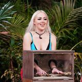 Hat ihr das Ständchen für die Prüfung Vorteile gebracht? Nachdem alle Nettigkeiten mit Dr. Bob ausgetauscht sind, muss Lydia ins Hellhole greifen.