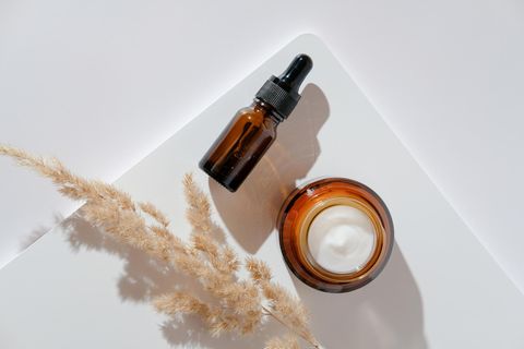 Vegane Kosmetik verzichtet auf Inhaltsstoffe tierischen Ursprungs.