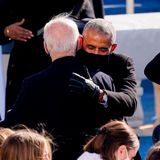 Einfach Bromance - der frischvereidigte Präsident Joe Biden umarmt seinen alten Freund und ehemaligen Präsidenten Barack Obama