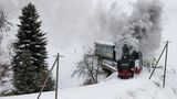 Die Reise beginnt im Bahnhof Cranzahl der Bahnstrecke Vejprty–Annaberg-Buchholz und führt über Neudorf nach Oberwiesenthal