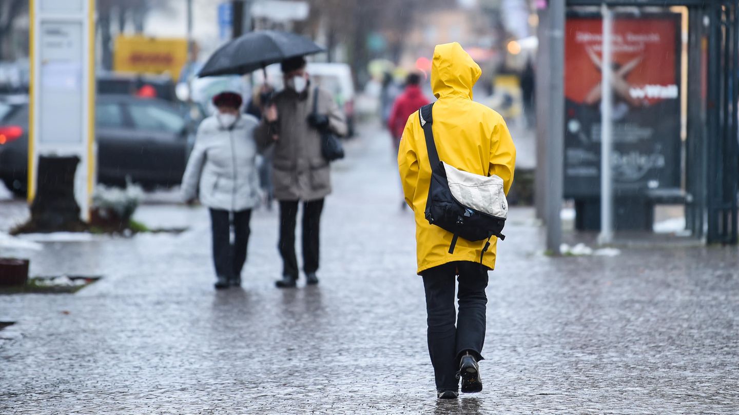 Der Klassiker "Ostfriesennerz" ist die beste Jacke im Regen, heißt es