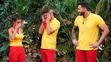 Das geht ja gut los: Reality-Star Christina Dimitriou, "Prince Charming"-Teilnehmer Sam Dylan und Ex-"Bachelor" Oliver Sanne müssen kurz nach ihrem Einzug zur ersten Dschungelprüfung antreten. Doch Dimitriou und Dylan sind wenig begeistert von der Aufgabe.