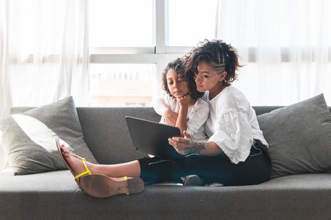 Überlässt man seinem Kind eigene Entscheidungen, zum Beispiel über die Freizeitaktivität, kann das zu einem besseren Familienklima beitragen 