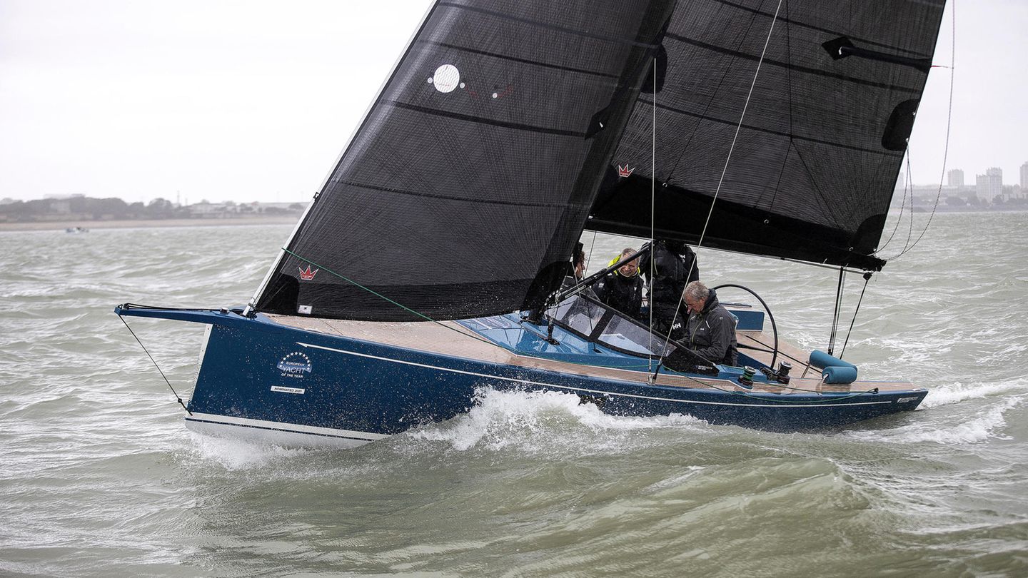 Der "European Yacht of the Year"-Award in der Kategorie Special Yacht geht in diesem Jahr an die Saffier SE 27. Der in den Niederlanden in IJmuiden entwickelte Daysailer ist laut Jury "der Beweis, dass hübsche Boote auch gut segeln". Bei windigem Herbstwetter zeigte die SE 27 bei den Testfahrten an der Atlantikküste keine Schwächen. Mit ihren 8,10 Metern Länge und einer Breite von 2,55 Metern wird sie Seglern mit den unterschiedlichsten Ansprüchen gerecht.