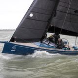 Der "European Yacht of the Year"-Award in der Kategorie Special Yacht geht in diesem Jahr an die Saffier SE 27. Der in den Niederlanden in IJmuiden entwickelte Daysailer ist laut Jury "der Beweis, dass hübsche Boote auch gut segeln". Bei windigem Herbstwetter zeigte die SE 27 bei den Testfahrten an der Atlantikküste keine Schwächen. Mit ihren 8,10 Metern Länge und einer Breite von 2,55 Metern wird sie Seglern mit den unterschiedlichsten Ansprüchen gerecht.