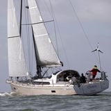 "So funktional wie ein Schweizer Offiziersmesser", sagt die Jury. Die Langfahrtyacht Boréal 47.2  aus der Bretagne holt sich 2021 den Sieg in der Kategorie Bluewater Cruiser. Ihrem markanten "Aluminium"-Look stehen moderne Konstruktionsmerkmale gegenüber: breites Heck und ein Doppelsteuerstand. Darüber hinaus glänzt die 47.2 an wie unter Deck mit einer ausgefallenen Ergonomie.