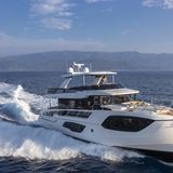 In der Klasse Motoryachten bis 20 Meter Bootslänge entschied sich die Jury für die Absolute Navetta 64. Sie verkörpere die perfekte Kombination einer Flybridge-Motoryacht mit einem Explorer. Große Fensterfronten sowie die innovative Umsetzung der Heckkabine mit direktem Zugang zur Badeplattform vermitteln laut Jury-Urteil "ein einzigartiges Lebensgefühl auf dem Wasser".
