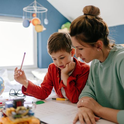 Homeschooling während Corona ist eine Herausforderung für Kinder, Eltern und Lehrer.