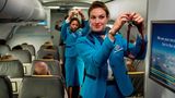Um schnell wieder Fuß zu fassen, absolviert sie eine Ausbildung zur Flugbegleiterin. Doch damit beginnen ihre Probleme erst recht. Für ihre überzeugende Darstellung erhielt Franziska Hartmann 2020 eine Nominierung für den Deutschen Schauspielpreis und wurde von der Deutschen Akademie für Fernsehen (DAfF) für die beste Hauptrolle ausgezeichnet