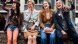 2018 spielte Franziska Hartmann (2.v.r.) in dem sehenswerten ZDF-Film "Aufbruch in die Freiheit" mit, der von den Protesten gegen den Abtreibungsparagraphen 218 im Jahr 1971 erzählt. Hartmann war in der Rolle einer Krankenschwester an der Seite von Anna Schudt (2.v.l.) und Alwara Höfels (r.) zu sehen 