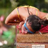 Vor Schlangen hat Christina Dimitriou am meisten Angst. In der Prüfung am Samstagabend bekommt sie es mit Maden zu tun - tausenden Maden. Mit dem Mund muss sie Teile eines Sterns aus dem Gewusel fischen. Nicht schön.